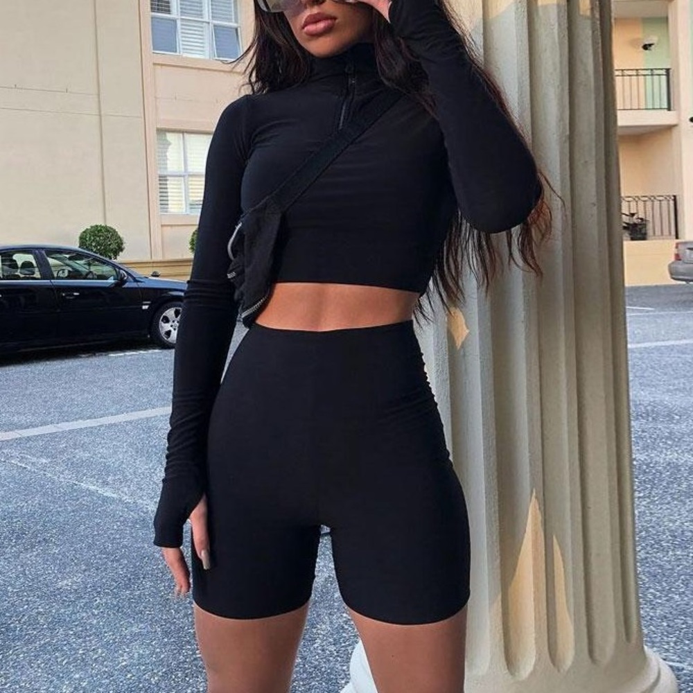 Black stomach flattening biker shorts💕